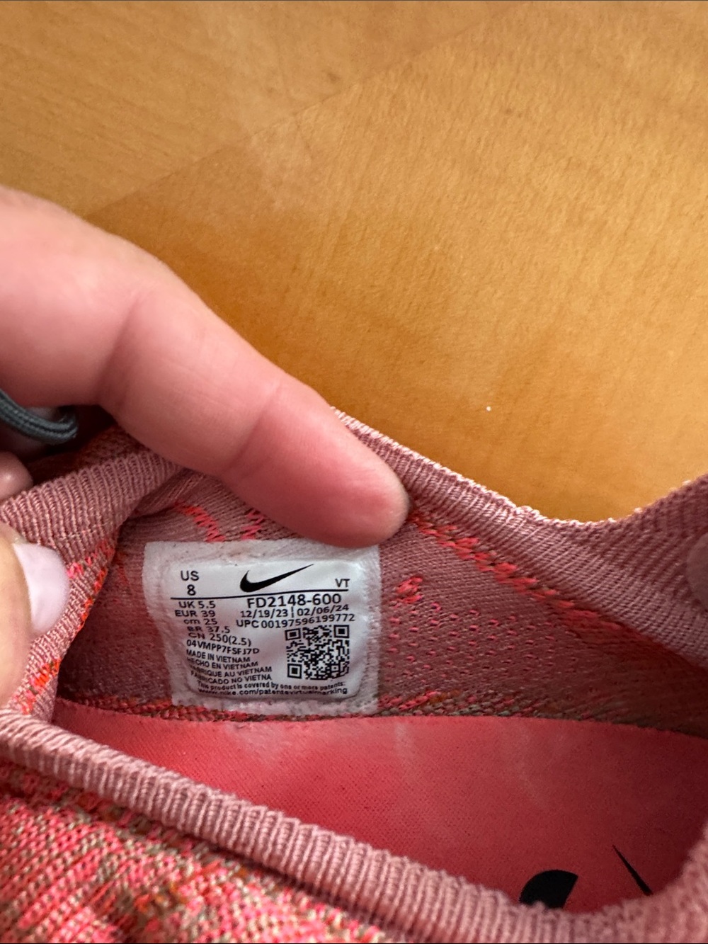 Nike women Coral Pink Slip-On Knit Sneakers with Black Sole size 8 - Picture 12 of 12